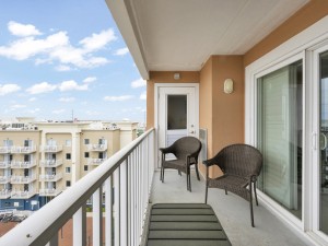 makai616cr-4-balcony.jpg