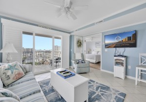 makai616cr-6-living.jpg