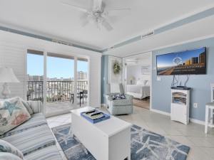 makai616cr-6-living.jpg