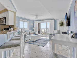 makai616cr-7-living-and-dining.jpg