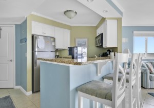 makai616cr-8-dining-and-kitchen.jpg