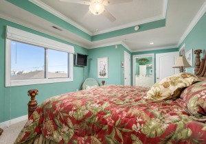 marinerswatch206-12-primary-bedroom.jpg