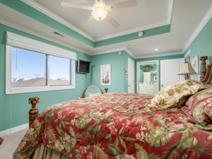marinerswatch206-12-primary-bedroom.jpg