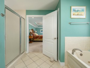 marinerswatch206-14-primary-bath.jpg