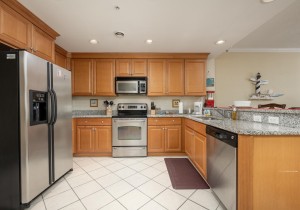 marinerswatch206-15-kitchen.jpg