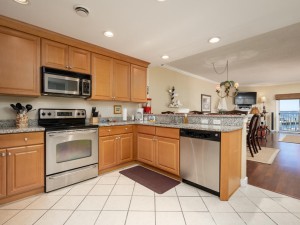 marinerswatch206-16-kitchen.jpg