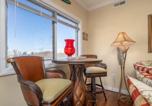 marinerswatch206-19-living-area.jpg