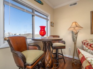 marinerswatch206-19-living-area.jpg