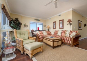 marinerswatch206-20-living-area.jpg