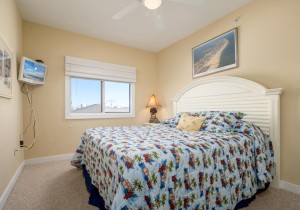 marinerswatch206-9-bedroom-2.jpg