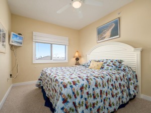marinerswatch206-9-bedroom-2.jpg