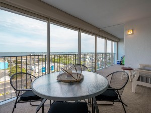 englishtowers1202-1-balcony.jpg