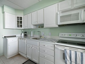 englishtowers1202-10-kitchen.jpg