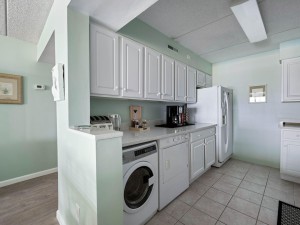 englishtowers1202-11-kitchen.jpg