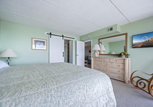 englishtowers1202-16-primary-bedroom.jpg