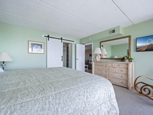 englishtowers1202-16-primary-bedroom.jpg
