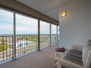 englishtowers1202-2-balc.jpg