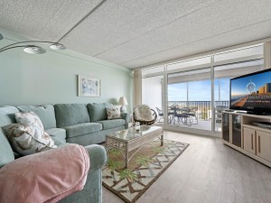 englishtowers1202-6-living-area.jpg