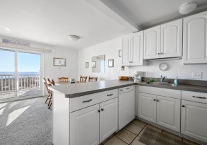 oceanmanor2n-13-kitchen.jpg