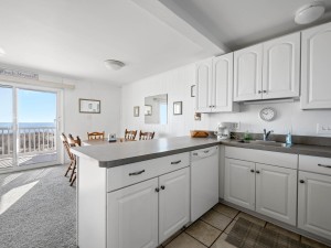 oceanmanor2n-13-kitchen.jpg