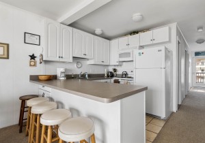 oceanmanor2n-18-kitchen.jpg