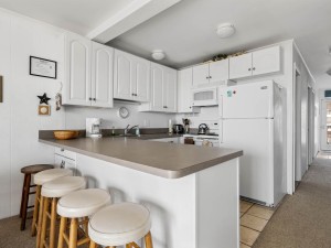 oceanmanor2n-18-kitchen.jpg