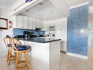 seawinds111-14-kitchen.jpg