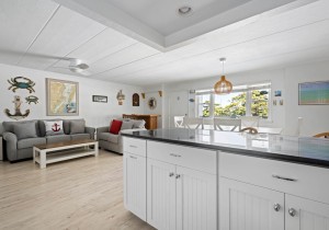 seawinds111-9-living.jpg