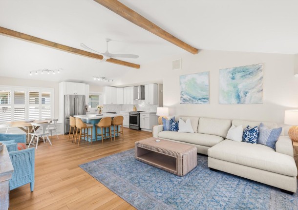 04-d51a9110jpg-living-area.jpg