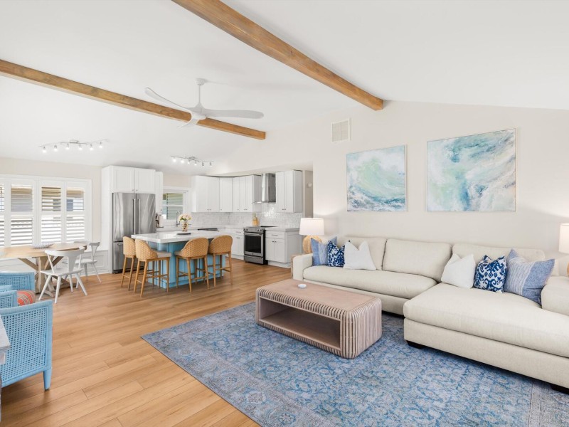 04-d51a9110jpg-living-area.jpg