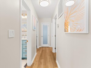 16-d51a9046jpg-hallway.jpg