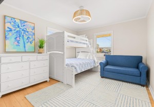 24-d51a9008jpg-bedroom.jpg