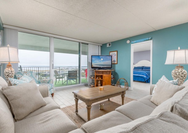 englishtowers1002-14livingarea.jpg