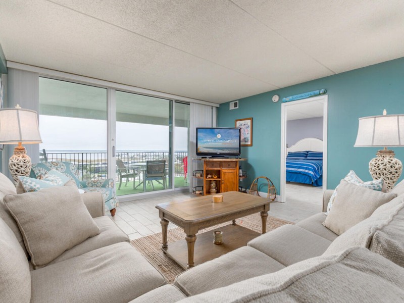 englishtowers1002-14livingarea.jpg