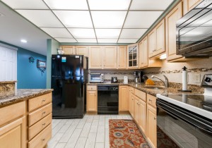 englishtowers1002-16kitchen.jpg