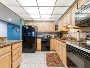 englishtowers1002-16kitchen.jpg
