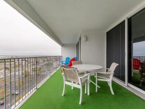 englishtowers1002-17baysidebalcony.jpg