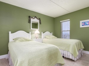 englishtowers1002-6bedroom3.jpg