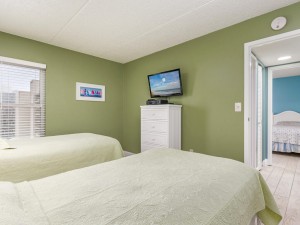 englishtowers1002-7bedroom3.jpg