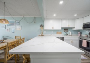 mooring402-10-kitchen.jpg