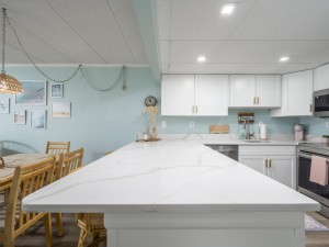 mooring402-10-kitchen.jpg