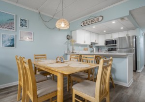 mooring402-12-dining.jpg