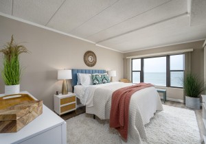 mooring402-14-primary-bedroom.jpg