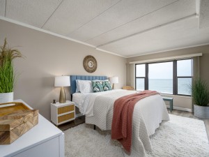 mooring402-14-primary-bedroom.jpg