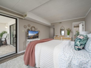 mooring402-17-primary-bedroom.jpg