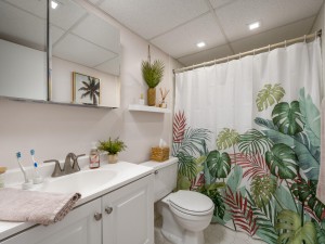 mooring402-18-primary-bath.jpg