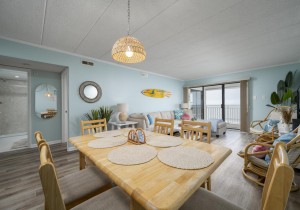 mooring402-8-dining-area.jpg
