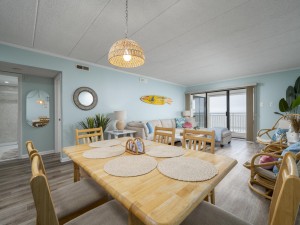 mooring402-8-dining-area.jpg