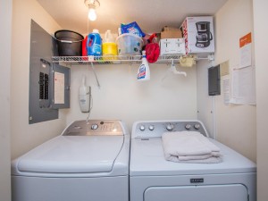 saltysandi-206-5905-laundry.jpg
