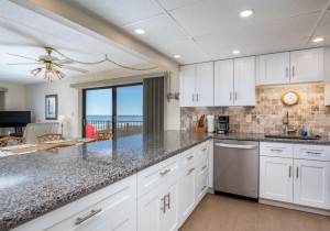 saltysands206-13kitchen.jpg